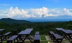 Wisata Anyer Terbaru 2025, Dari Pantai Super Cantik Hingga Bukit yang Bikin Adem Mata