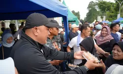 Bupati Bogor Bagikan 2025 Telur untuk Tingkatkan Gizi Warga