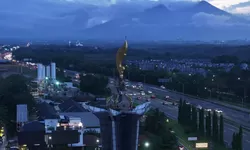 Tegaskan Identitas Sunda, Rudy Susmanto Percantik Sentul dengan Ikon Kujang Raksasa