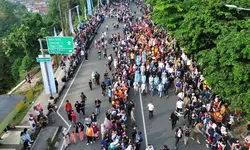 Ribuan Warga Meriahkan Helaran HJB ke-542