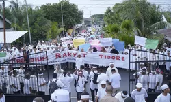 Tolak DOB Sofifi, Ribuan Masa Aksi Long March Menuju Kedaton Kesultanan Tidore