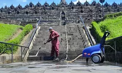 Kawan Lama Solution Bersih-bersih Candi Borobudur Jelang Waisak