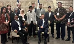 Sosok Zainul Maarif, Tokoh Muda dan Peneliti NU yang Ikut Foto Bareng Presiden Israel