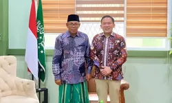 Sinyal Dukungan Ketua NU Jawa Barat KH Juhadi Muhammad untuk Dokter Rayendra di Pilwalkot Bogor 2024