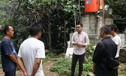 Eka Maulana Tinjau MCK Umum di Sudut Kampung Kota Bogor yang Kesulitan Air Bersih