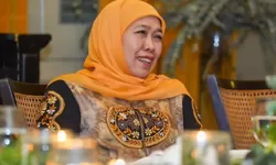 Absen dari Pemeriksaan KPK, Gubernur Khofifah Pilih Hadiri Wisuda Anak di Tiongkok