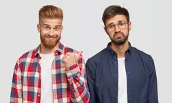 7 Isyarat Bahasa Tubuh yang Menandakan Ketidaksukaan, Ada Pada Teman Kamu?