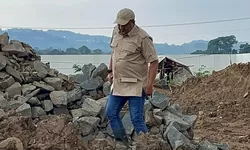 Selesai Retret Kepala Daerah, Rudy Susmanto Langsung Tinjau Lokasi Banjir di Desa Cijayanti