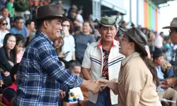 Gubernur Sulut, Yulius Selvanus Nikmati Lomba Pacuan Kuda Tompaso