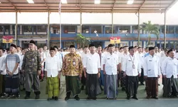 Pecahkan MURI, Ribuan ASN Pemkab Bogor Pakai Seragam Sarung Majalaya