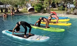 Uji Nyali Yoga di Stand Up Paddle