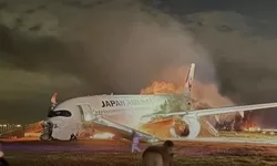 Pesawat Japan Airlines Terbakar Usai Tabrak Pesawat Lain di Bandara Haneda, Berikut Kronologinya