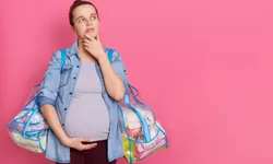 Naik Pesawat Saat Hamil Apakah Aman? Perhatikan Tips Berikut