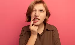 Sariawan Disebabkan Kurangnya Vitamin C? Mitos atau Fakta?