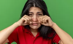 Ingin Wajah Cerah Dan Sehat? Berikut Ini Tips Menghilangkan Mata Panda Agar Kulit Terlihat Fresh