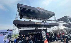 KOLABORASI SATU DEKADE MAXI YAMAHA & PROSTREET, SULAP LAPANGAN TERBANG JADI ARENA ADU KECEPATAN