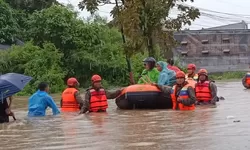 Polri Kerahkan 300 Personel Brimob untuk Evakuasi Korban Banjir Padang