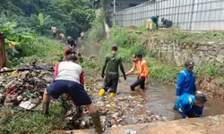 Saluran Parakan Jati Meluap, Dinding Rumah Warga Roboh di Ragajaya Bojonggede