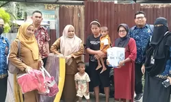 Ramadhan di Pabesoang, Kadinsos Najibah Pimpin Langsung Penyaluran Bantuan Warga Rentan Majene