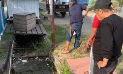 Stadion Labuang Utara Kinclong Lagi! Begini Cara Warga Jaga Tradisi Gotong Royong