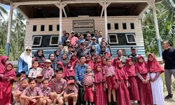 Akhir Penantian 24 Tahun Bainaa Barat, Bupati Erwin Burase Terjang Pelosok Tinombo