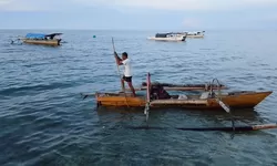 Perahu Penjaga Dapur di Laut Lebo