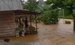 Tanggul Sungai Bosagon Jaya Ongka Malino Jebol, Rumah Warga Terendam Banjir