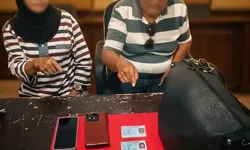 Pensiunan PNS dan IRT Diringkus Polisi Saat Selundupkan Sabu di Parigi Moutong