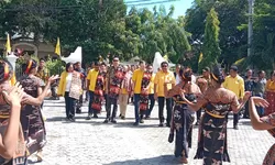 Hadiri Musda XI Golkar Sumba Timur, Rombongan Ketua DPD Golkar NTT, Disambut Tarian Kandingang