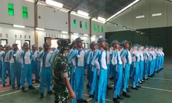 Babinsa Latih PBB, Tanamkan Disiplin dan Jiwa Nasionalisme Siswa SMA
