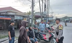 Polsek Tanjung Balai Utara Sambangi Warga Lewat Program Door to Door