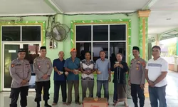 Polres Tanjung Balai Tebar Kebaikan Lewat Pembagian Takjil ke Masjid-Masjid