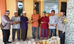 Indahnya Berbagi: Polres Tanjung Balai Bagikan Takjil ke Masjid-Masjid