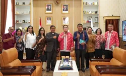 Wali Kota Pematangsiantar Menerima Kunjungan UNICEF dan Tanoto Foundatio di ruang Kerja.