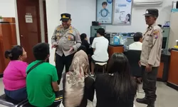 Jelang Lebaran, Sat Binmas Polres Tanjung Balai Sambangi Nasabah Bank BCA