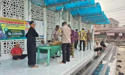 Indahnya Berbagi: Polres Tanjung Balai Bagikan Takjil ke Masjid-Masjid