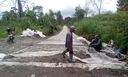 Kejar Target Akhir TMMD, Satgas Kodim Boyolali Pacu Pembangunan Talud dan Rabat Beton di Desa Mliwis