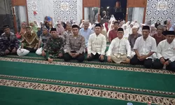Berikan Rasa Aman, Personel Polres Tanjung Balai Jaga Ketat Ibadah Shalat Tarawih