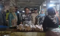 Antisipasi Lonjakan Harga Jelang Idul Fitri, Pemkab OKU Timur Sidak Pasar dan Gudang Bulog