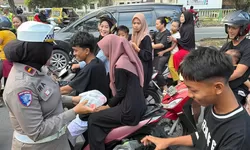 Polres Langkat Berbagi Takjil di Hari ke-22 Ramadhan, Wujud Kepedulian kepada Masyarakat