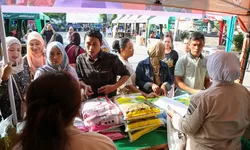 Wako Pematangsiantar Hadiri Bazar Ramadhan Diselenggarakan TNI di Lap.Parkir Pariwisata.