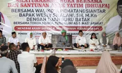 Ketua PKK Ny.Liswati Wesly Silalahi Membawa Seratusan Anak yatim Berbelanja di Ramayana,