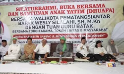 Wesly Silalahi menghadiri buka puasa bersama TGB di Pondok Persulukan Serambi Babussalam.