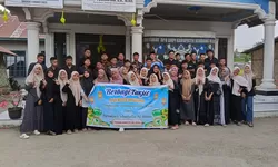 Ramadhan Berbagi Keberkahan,Remaja Dusun XV Desa Firdaus Bagikan Takjil Gratis