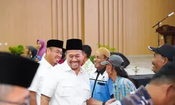 Peduli Sesama, Bupati Batu Bara Serahkan Santunan kepada Anak Yatim dan Tukang Becak   