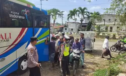 Polres Tanjung Balai Perketat Pengamanan di Terminal Bus Batu VII Pastikan Mudik Aman.