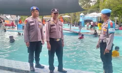 Polres Tanjungbalai melaksanakan pengamanan Kolam Renang