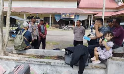 Pastikan Arus Balik Aman, Sat Binmas Polres Tanjung Balai Sambangi Penumpang di Terminal Batu 7