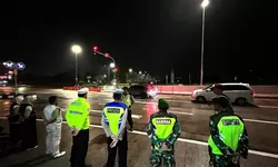 Aksi Sigap Babinsa di Exit Tol Adi Soemarmo, Arus Balik Lebaran Aman dan Pemudik Terbantu