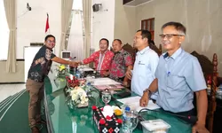 Wali Kota Wesly Hadiri Paripurna DPRD Pematangsiantar Tahun 2026 Penyampaian Tanggapan/Jawaban Fraksi-fraksi.